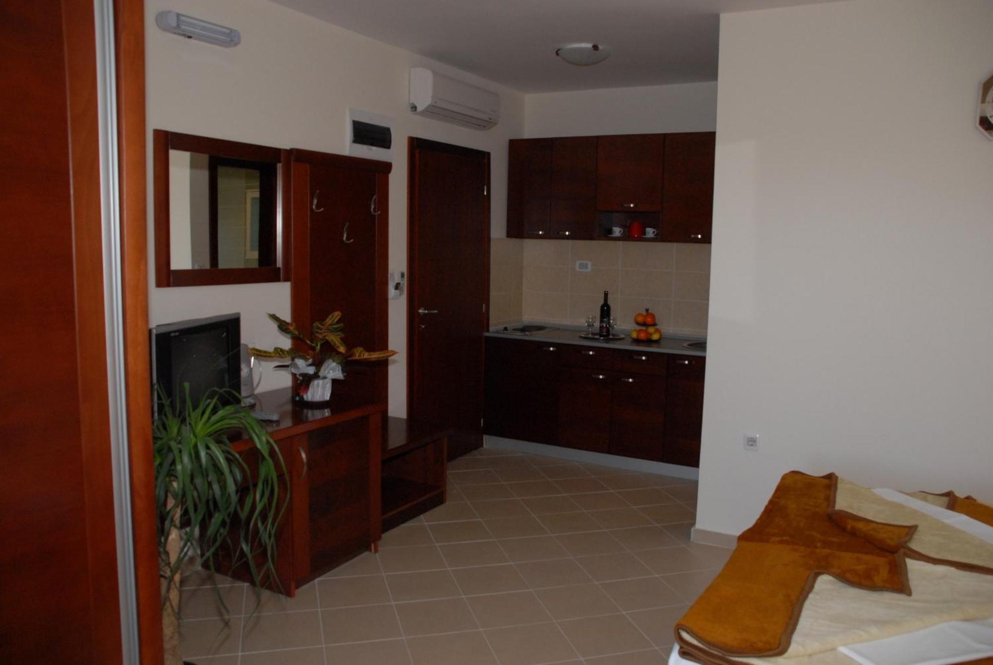 Apartments Krapina Budva Buitenkant foto